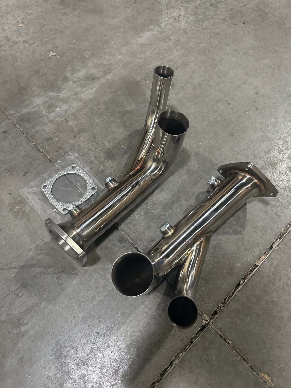 JackSpania Racing Porsche 991.2 Carrera exhaust parts with PSE Sport Exhaust Cat Bypass Pipes, 2017-2019, showing close-up of pipes.