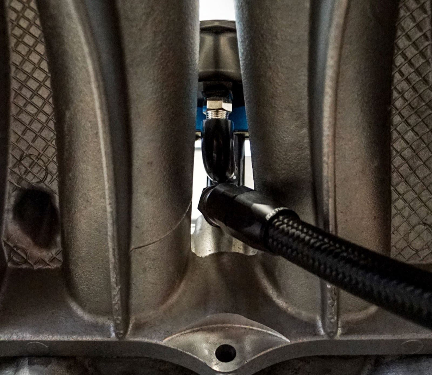 Jack Spania Racing center mount fuel gauge with AN6 fitting for K Tuned fuel rail on K Series K20 and K24 engines.