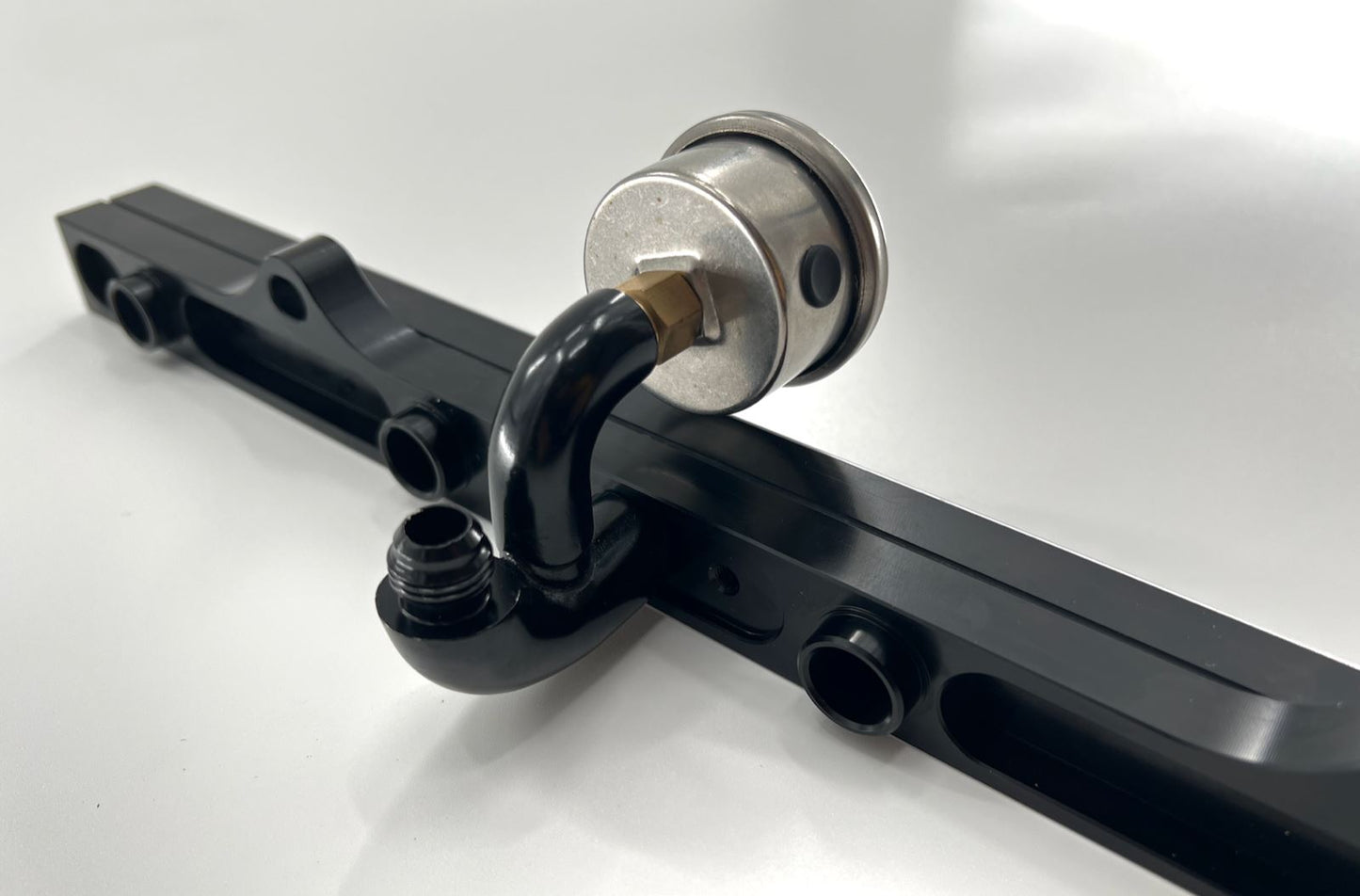 Jack Spania Racing center mount fuel gauge with AN6 fitting for K Tuned K Series fuel rail on K20 and K24 engines.