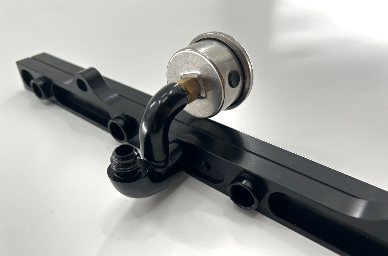 Jack Spania Racing center mount fuel gauge with AN6 fitting for K Tuned K Series fuel rail on K20 and K24 engines.