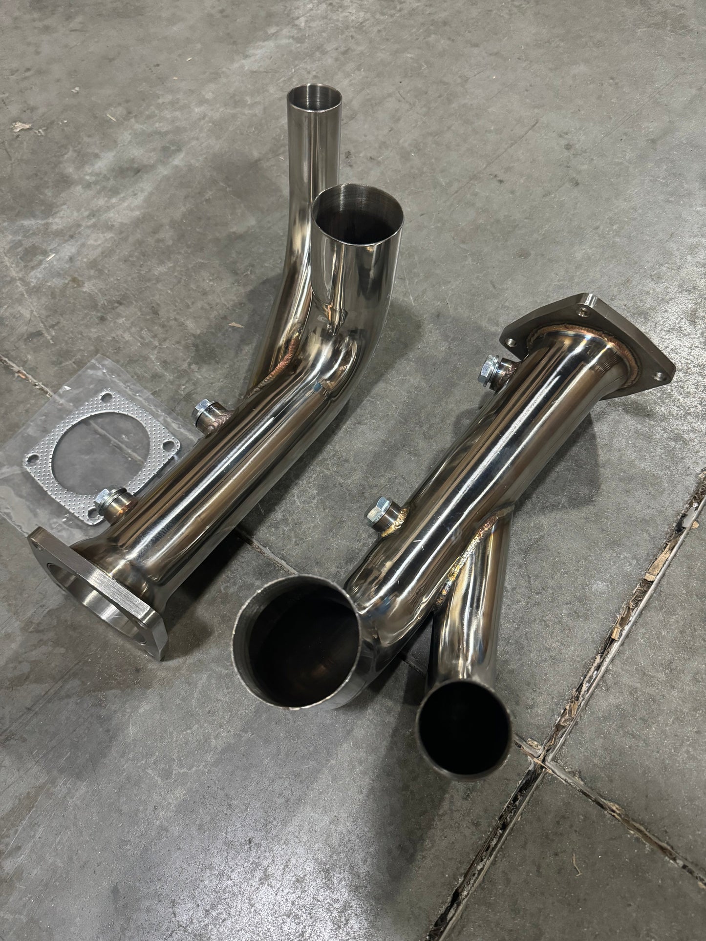 JackSpania Racing Porsche 991.2 Carrera PSE Sport Exhaust Cat Bypass Pipes installed on a 2017-2019 model, showing polished exhaust components.