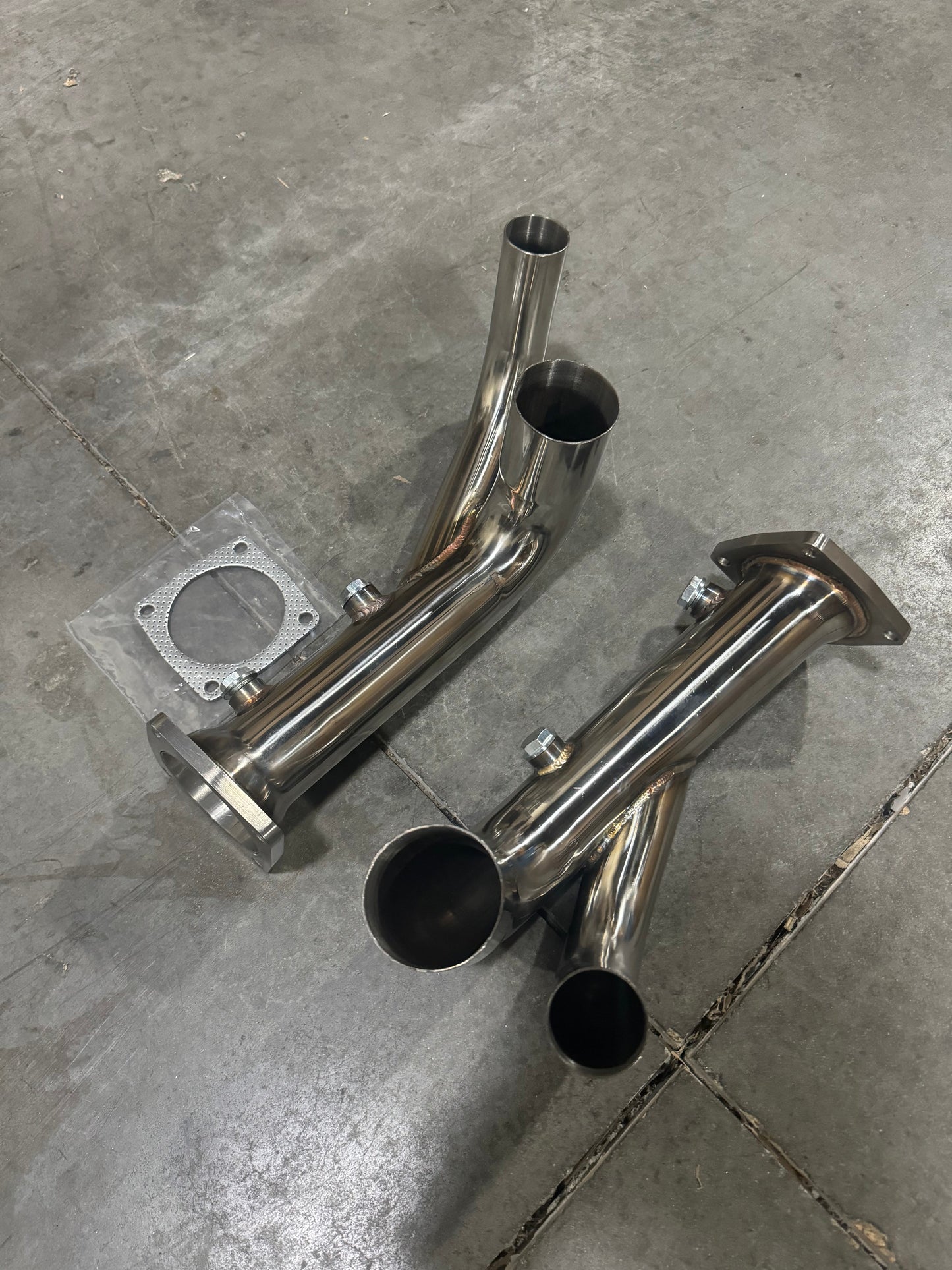JackSpania Racing Porsche 991.2 Carrera exhaust parts with PSE Sport Exhaust Cat Bypass Pipes, 2017-2019, showing close-up of pipes.