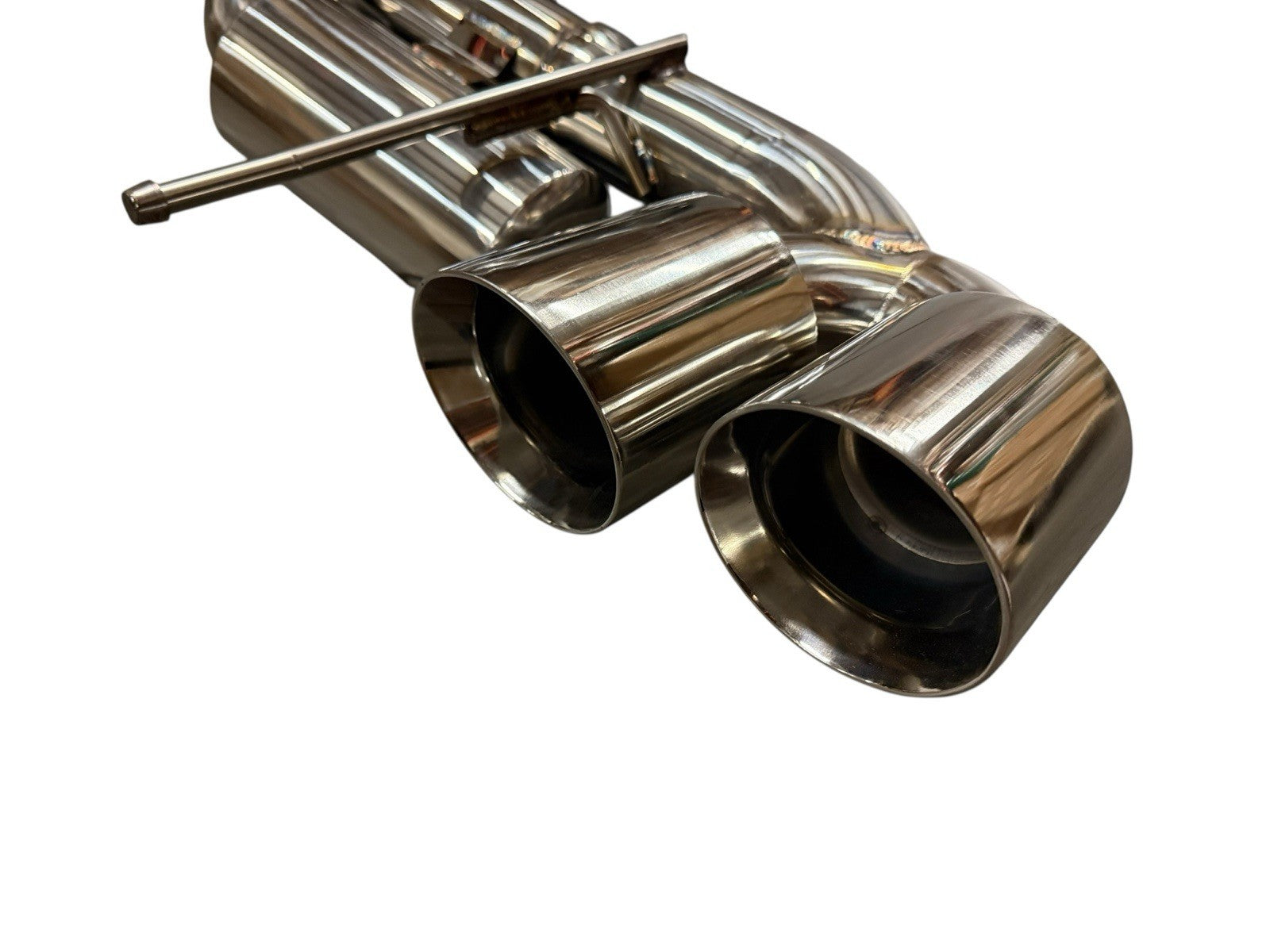 JackSpania Racing axle back exhaust for Chevrolet Corvette C8 2020+ with 6.2L V8, featuring a 3-inch Helmholtz muffler.